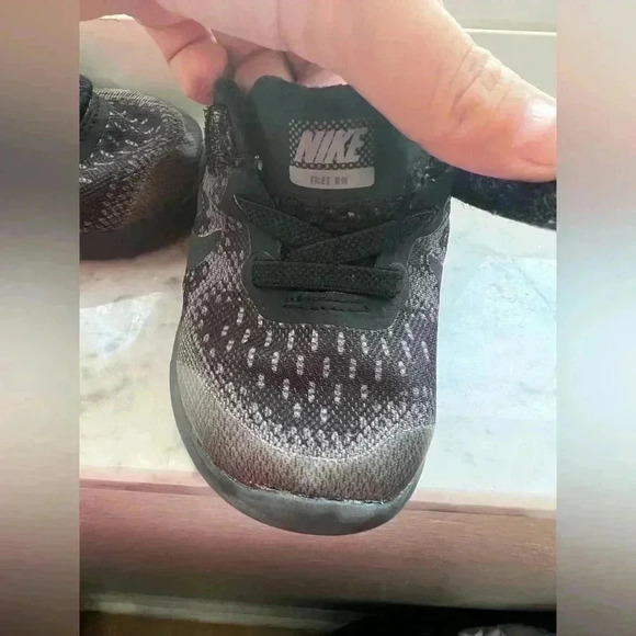 Nike Free RN Sneaker with Velcro size 4c - Picture 4 of 5